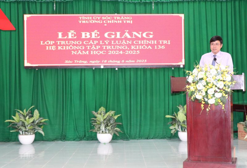 Tiến sĩ Nguyễn Văn Lĩnh phát biểu tại buổi lễ