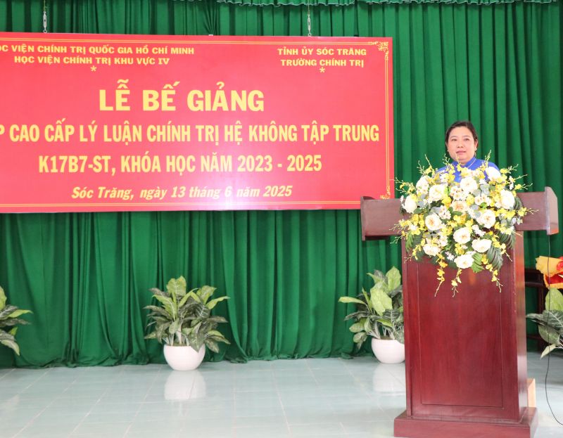 Đồng chí Hồ Thị Cẩm Đào phát biểu tại buổi lễ