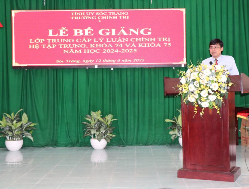 Tiến sĩ Nguyễn Văn Lĩnh phát biểu tại buổi lễ